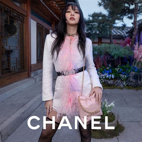 Jennie is the new face of Chanel 22 Bag